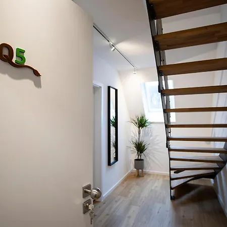 Q-Stall Apartments, Apartment Q5 شقة بريلون