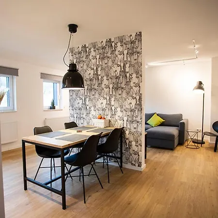 Q-Stall Apartments, Apartment Q5 * بريلون